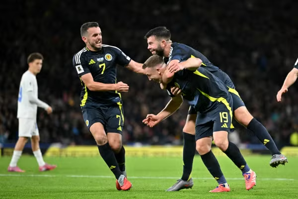 Skotlandia tampil impresif saat mengejutkan Yunani dan menjaga asa Piala Dunia tetap hidup