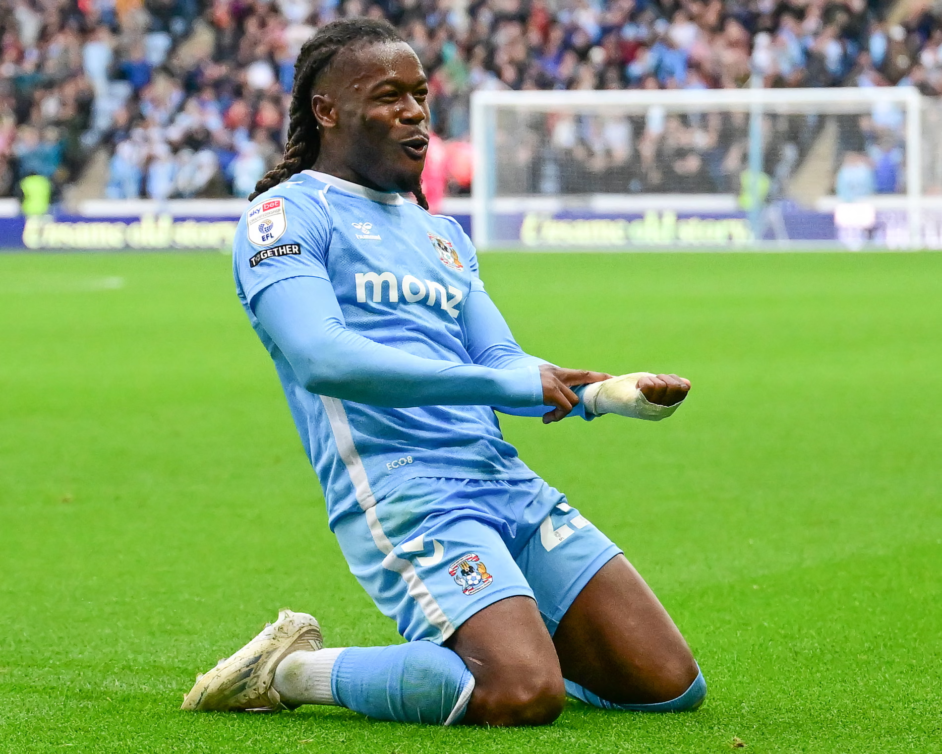 Rangkuman Kejuaraan: Coventry kembali ke puncak sementara Thomas membawa Stoke ke posisi ketiga