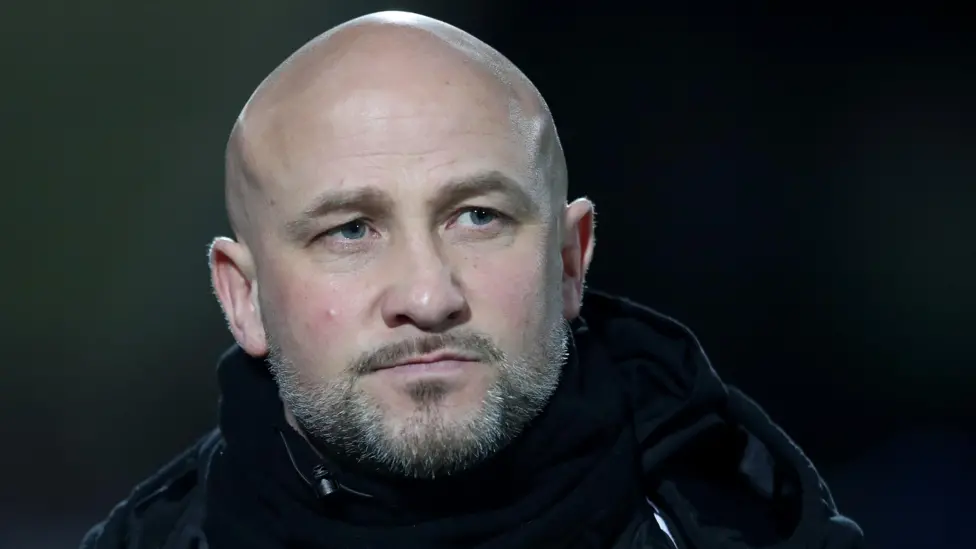 Bos Altrincham Parkinson dipecat setelah rentetan kekalahan