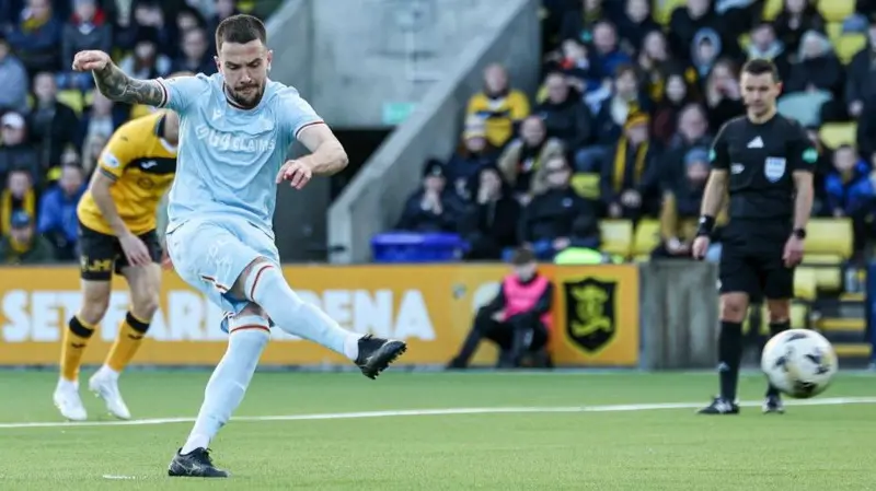 Elijah Just memberikan momen inspirasi yang dramatis saat gol kemenangannya di masa injury time membawa Motherwell meraih kemenangan mendebarkan di menit-menit terakhir Liga Primer Skotlandia atas Livingston