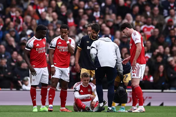 Kapten Arsenal Odegaard kembali mengalami cedera saat menang melawan West Ham